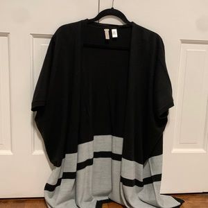 Black and Grey Loft flowy short sleeve cardigan